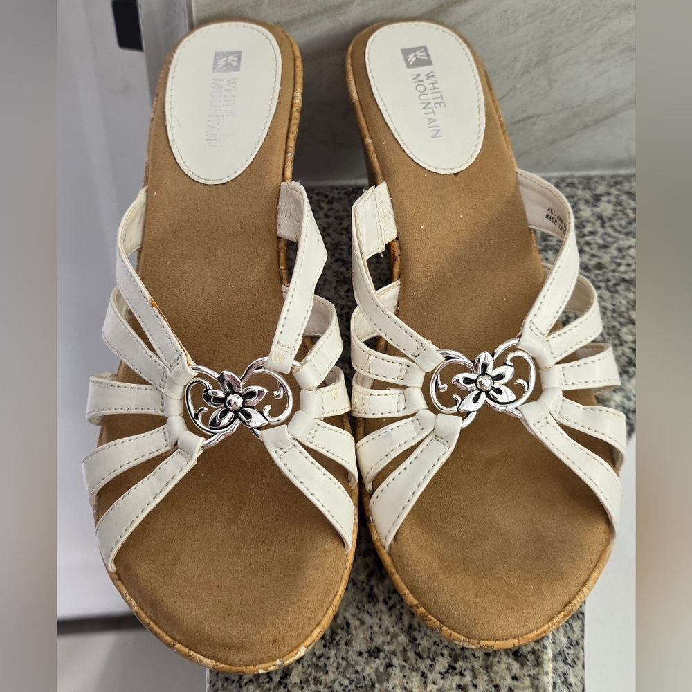 White Mountain Silver Flower Wedge Sandals 100-W11095 Quiz 8.5